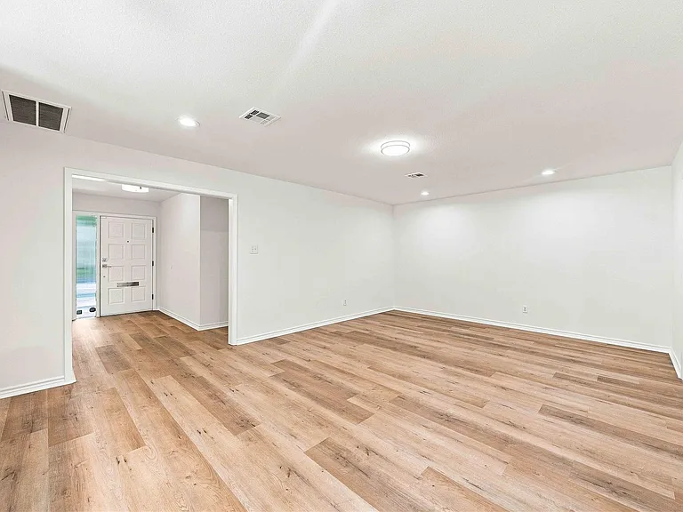 6215 Queensloch Dr — Photo 10