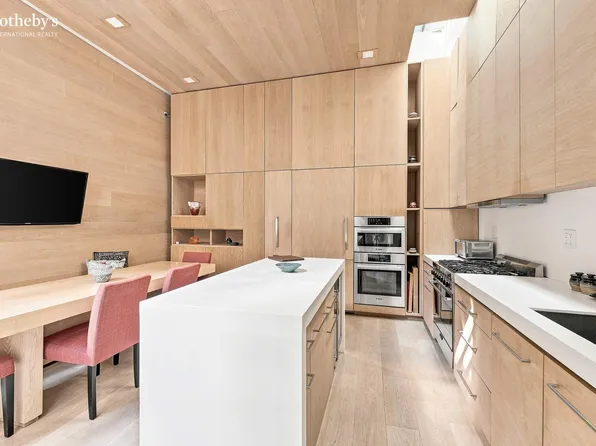 131 East 39th Street image 1 of 22