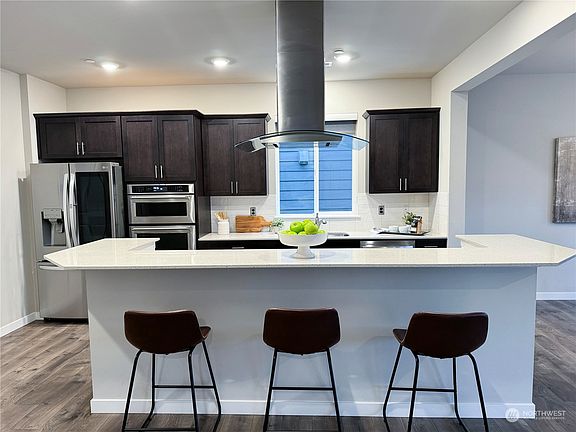 5th image of 10705 188th Street E