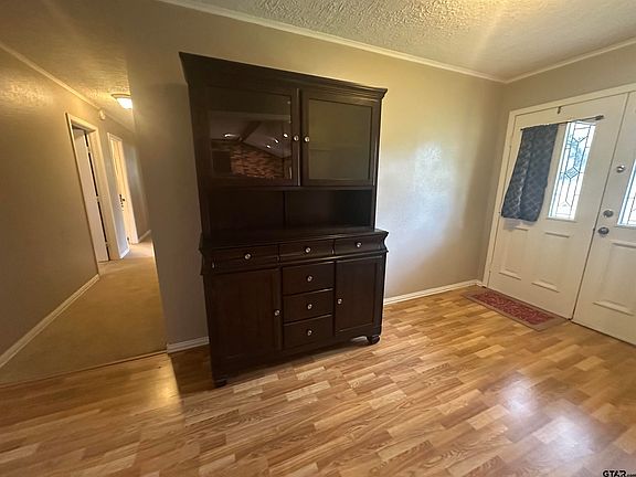 3rd image of 902 Pinecove St