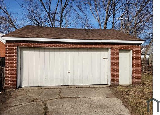 3rd image of 1819 E Outer Dr