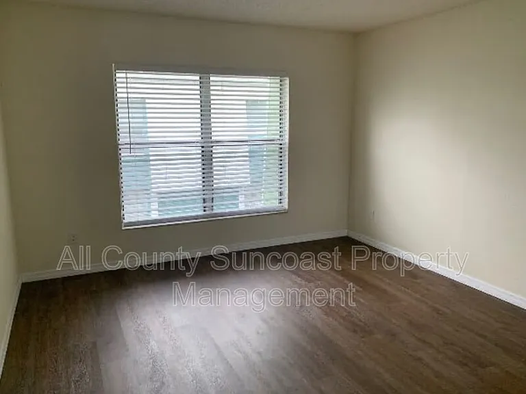 7450 35th St N #202 — Photo 5