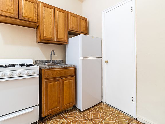 3rd image of 348 E 92nd St APT 1