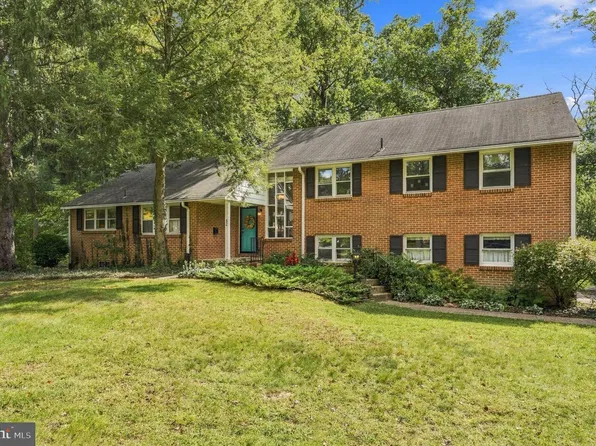 52 Westbrook Dr, Moorestown, NJ 08057