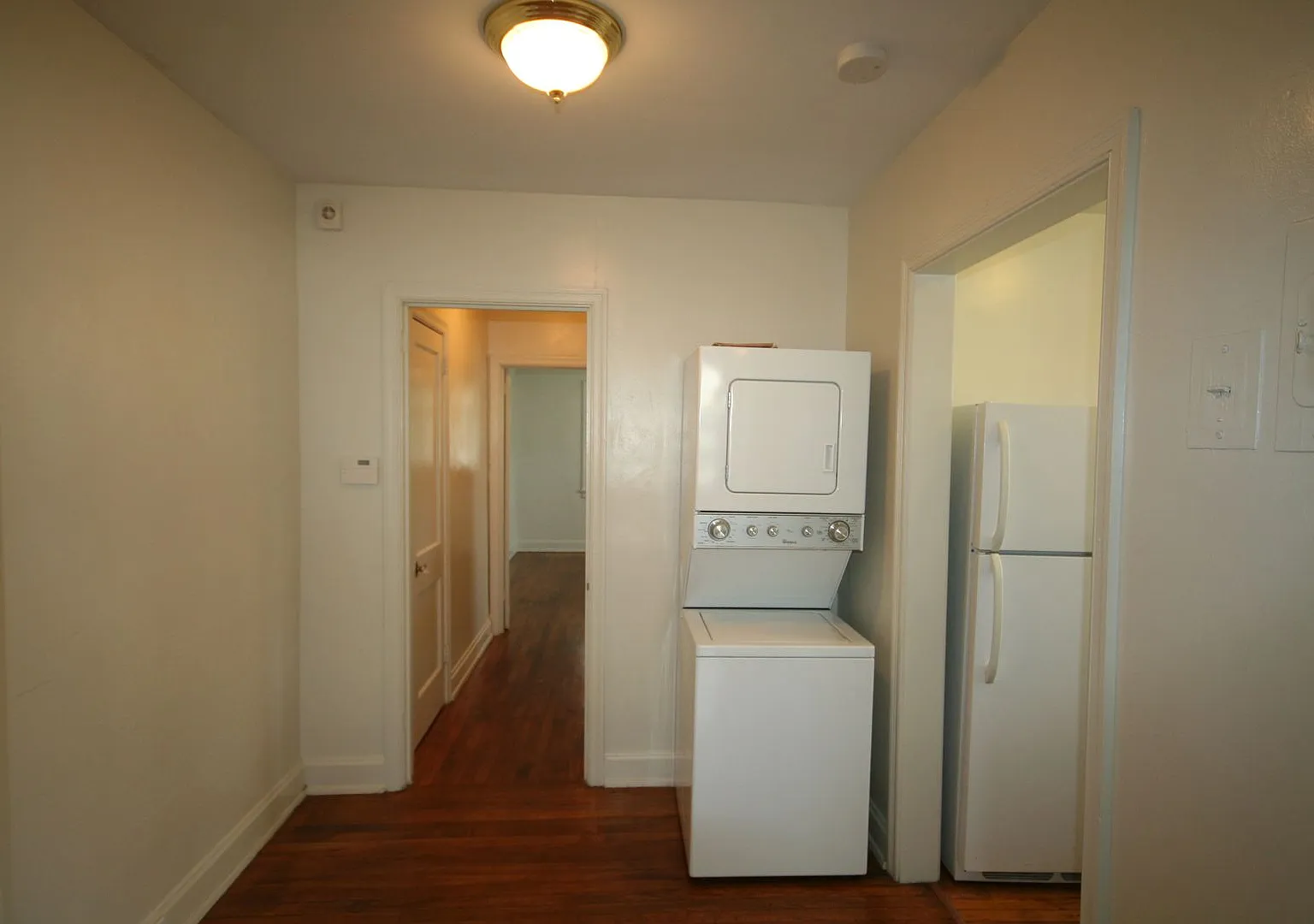 Charming 1BR duplex. Walk to 9th St. and DUKE! — Photo 4