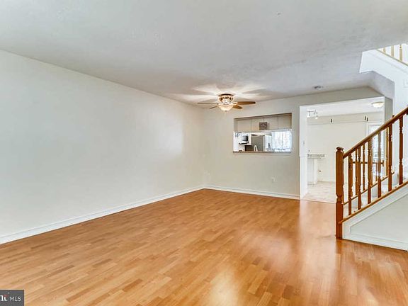 3rd image of 348 Honeylocust Ct