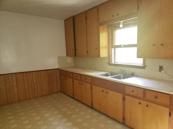 4th image of 608-610 W Main St