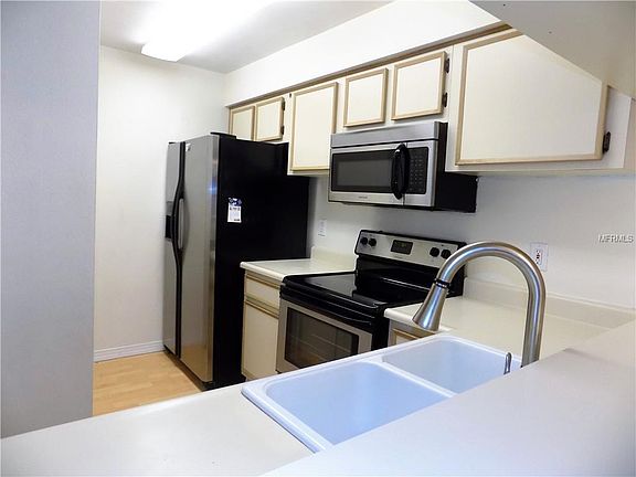 5th image of 2987 Bonaventure Cir APT 203
