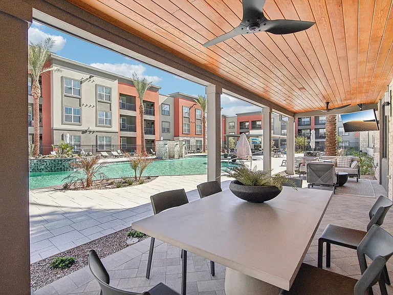 The Maddox Luxury Apartments — Photo 14
