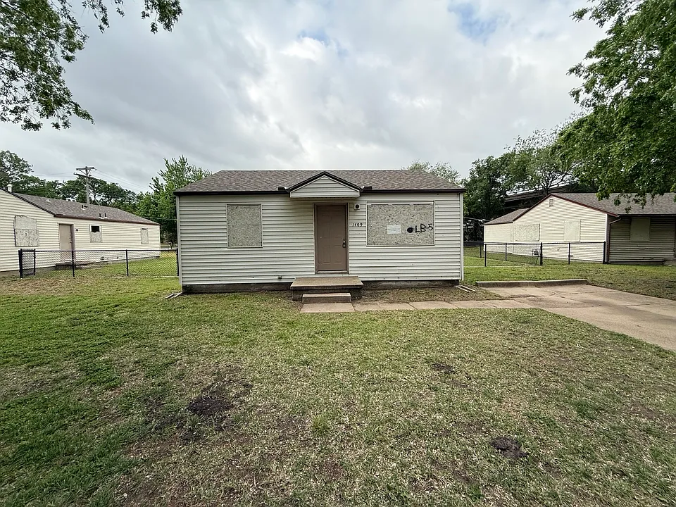 1409 E Arnold St