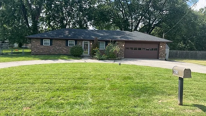 3 bed, 1.0 bath, 1261 sqft, $1,750 — Photo 1