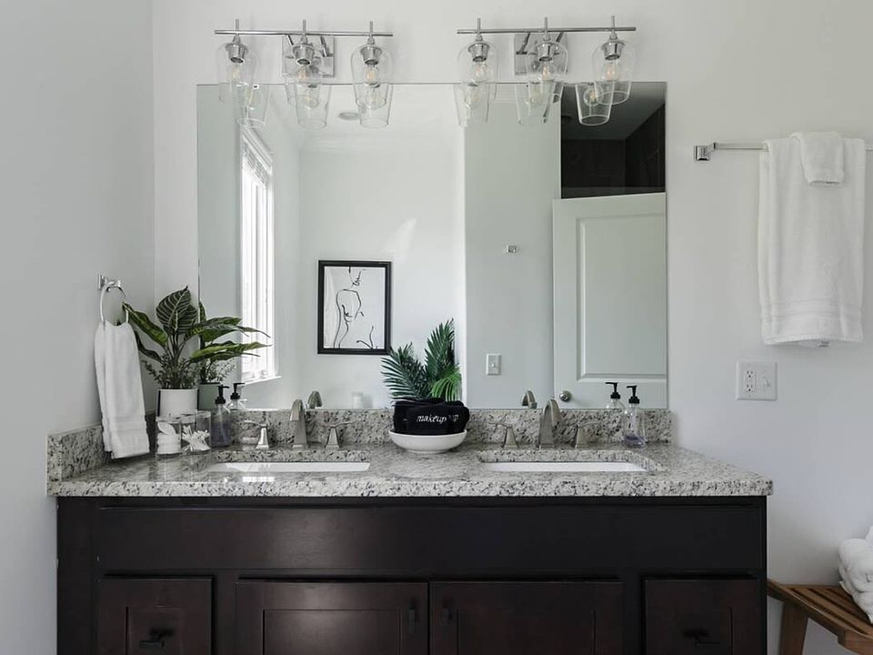 En Suite Full Bathroom