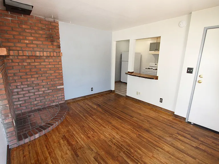 1918 N San Francisco St — Photo 5