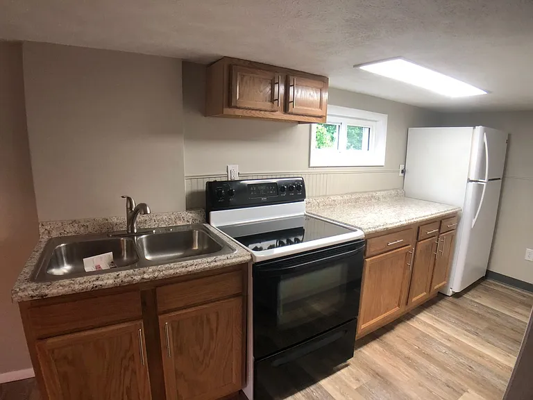 562-564 E Maiden St — Photo 9