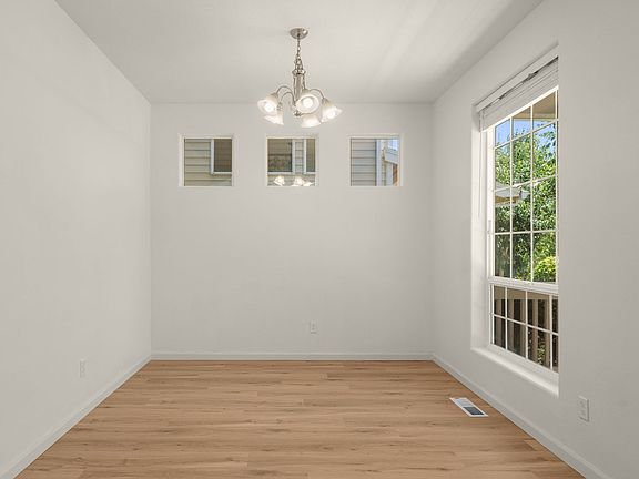 5th image of 10373 NE Okanogan St