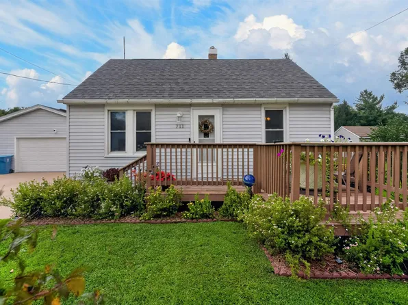 711 Bishop Ave, Waterloo, IA 50707
