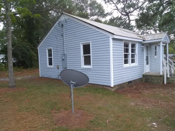 119 Kaye St, Spring Lake, NC 28390