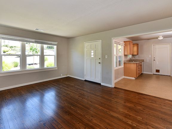 4th image of 1415 Meek Ave