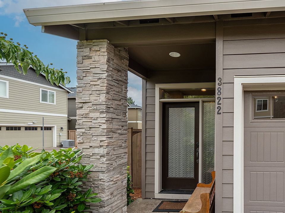 1st image of 3822 SE Willamette Ave