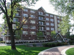 8010 River Walk Dr APT 3C, Lyons, IL 60534