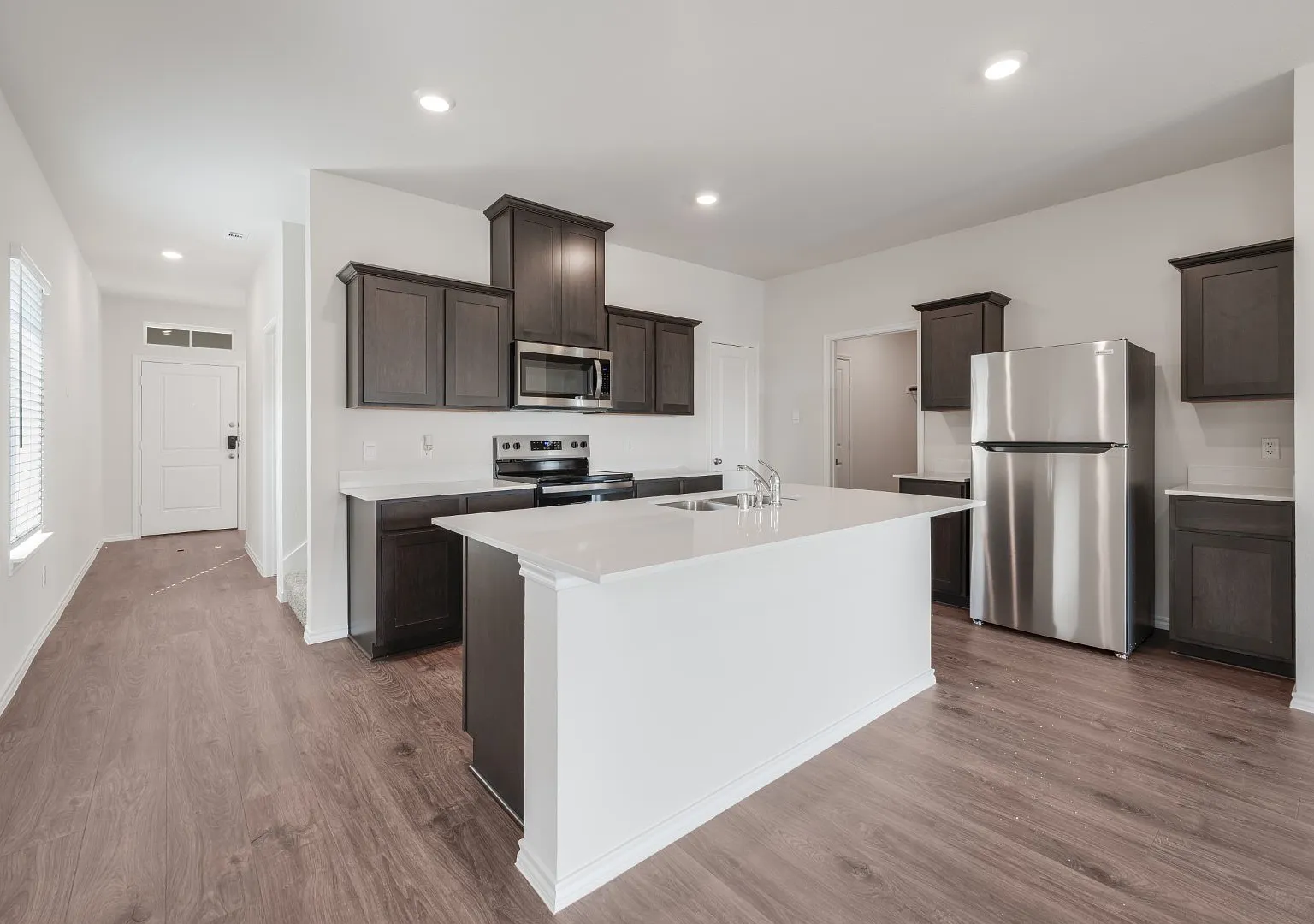 1707 Potomac Ln — Photo 2