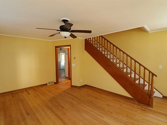 3rd image of 27 Mead Ave