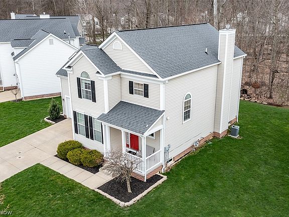 3rd image of 8899 Oakbrook Cir