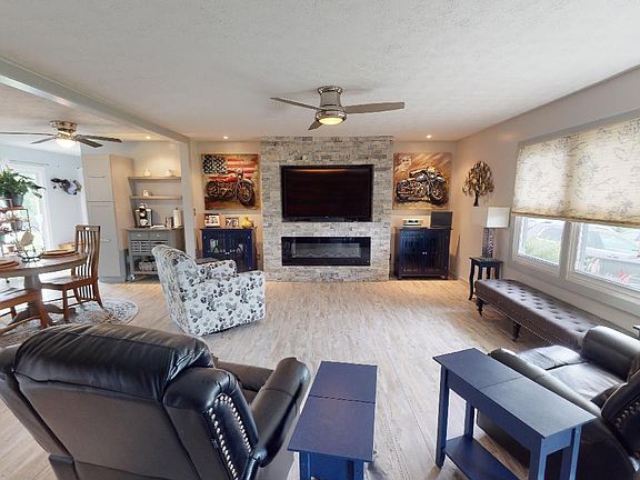 3rd image of 160 Holston Terrace Dr