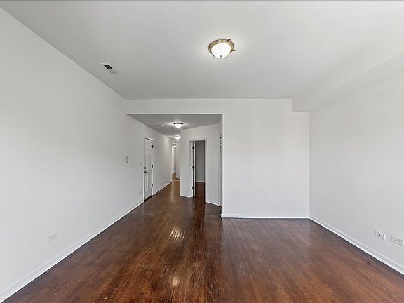 4th image of 4423 S Prairie Ave APT 1