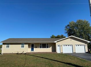 236 N Adams St, Carthage, IL 62321