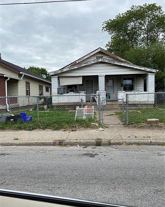 2nd image of 1555-1557 S Belmont Ave