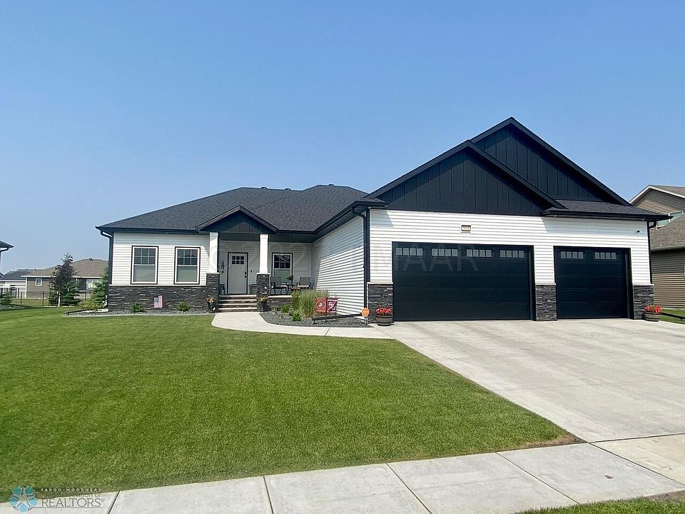 1st image of 2614 McLeod Dr E