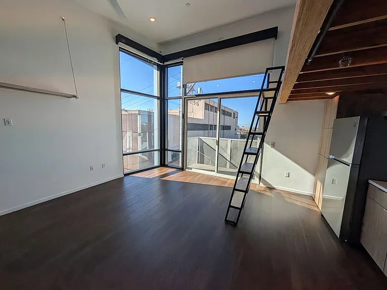 701 Robinson Avenue — Photo 4