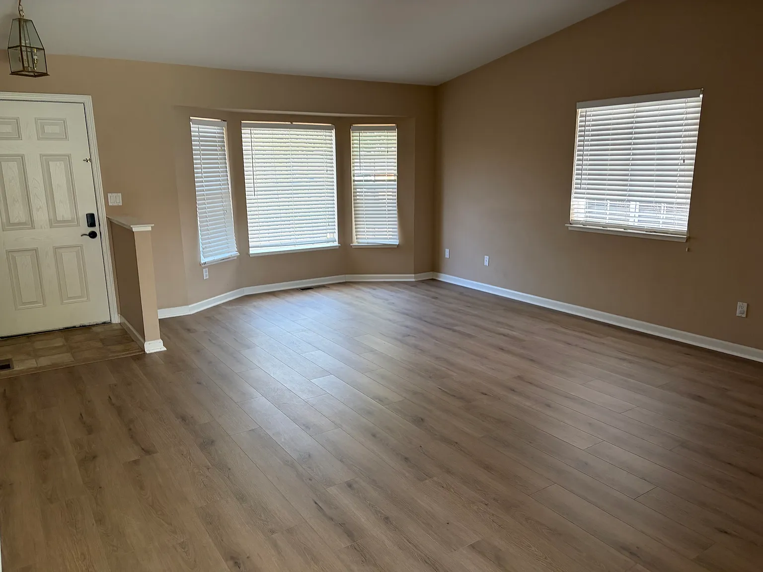 3 bed, 1444 sqft, $1,900 — Photo 4