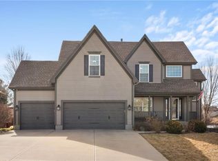 10038 N Willow Ave, Kansas City, MO 64157