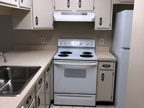 4th image of 929 Hartford Dr