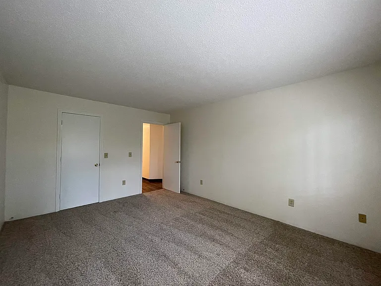 379 Huse Rd #8 — Photo 33