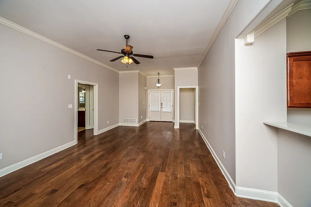 3 bed, 2.0 bath, 1826 sqft, $2,930 — Photo 4