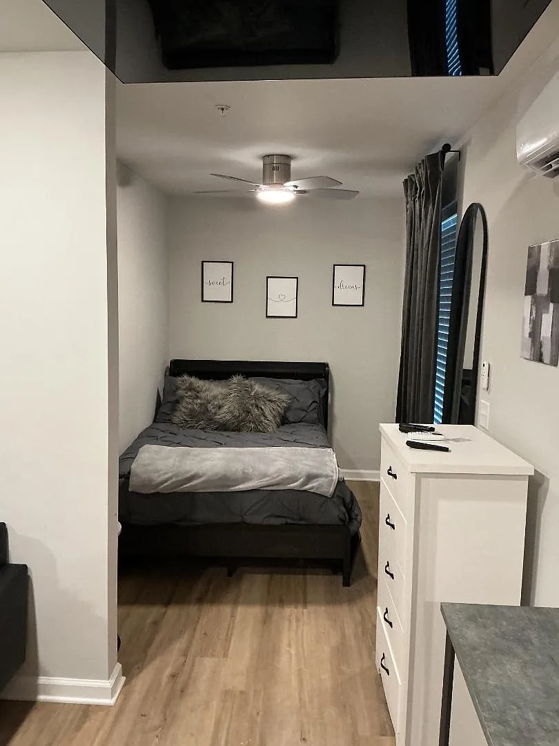 733 W 52nd St - Studio Unit A-2 — Photo 4