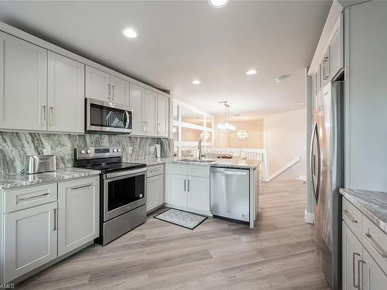 27113 Oakwood Lake Dr — Photo 11