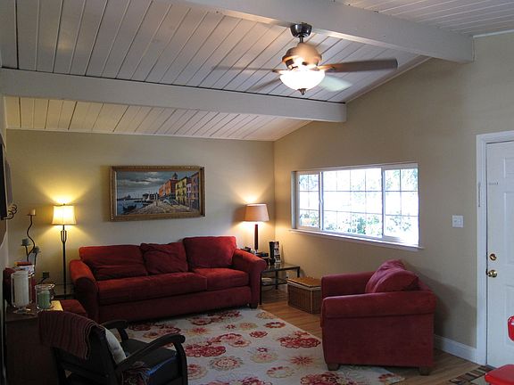 4th image of 686 Emily Dr