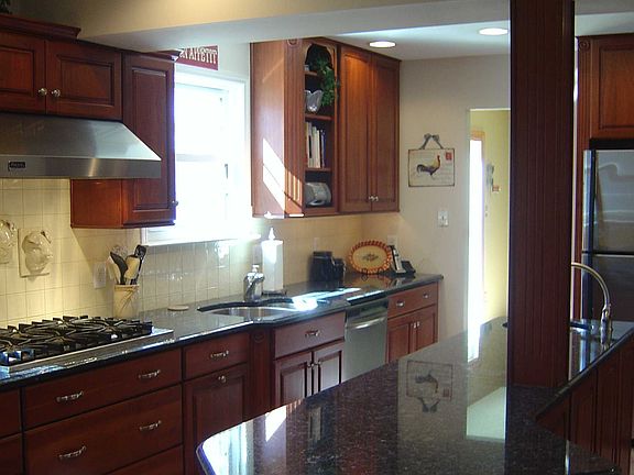 Granite w/Stainless steel appliances