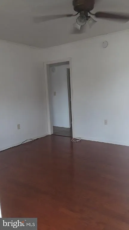 2 bed, 1.0 bath, 750 sqft, $1,300 — Photo 2