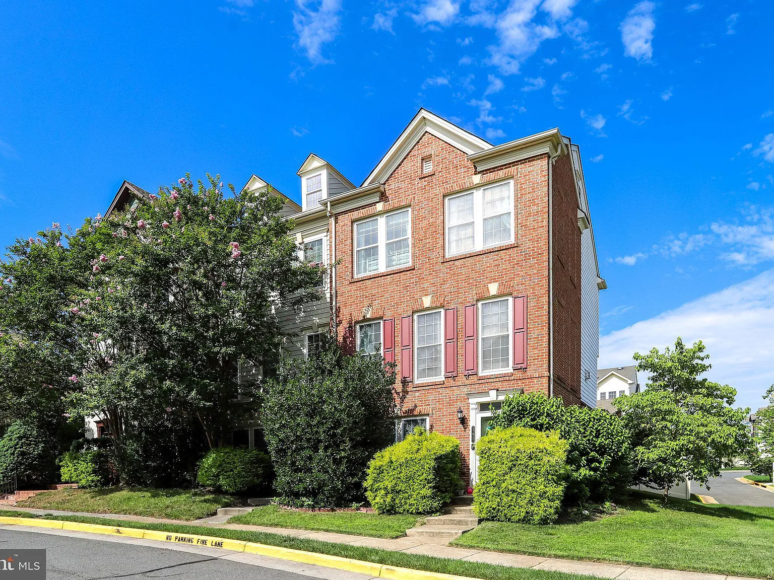 4 bed, 3.5 bath, 2204 sqft, $3,250 — Photo 3