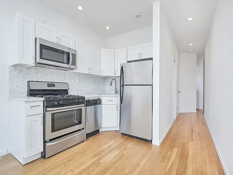 623 Halsey St #3 — Photo 11