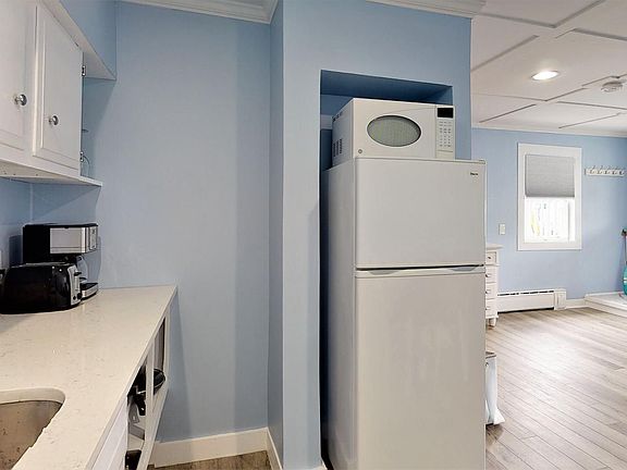 3rd image of 3 Bay Ave #25