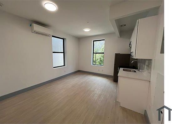 2nd image of 360 E 194th St #3C
