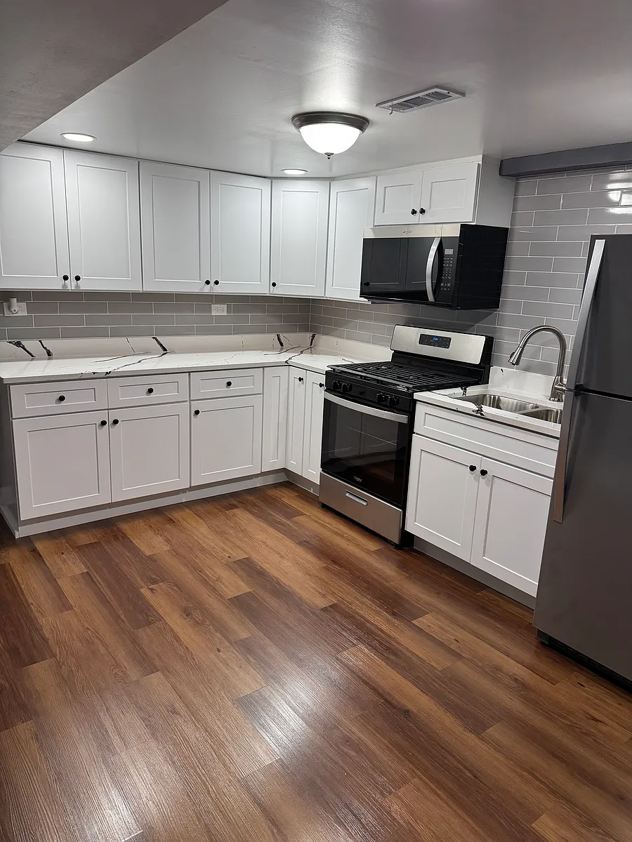 Building Photo - 2309 W 47th Pl #BASEMENT