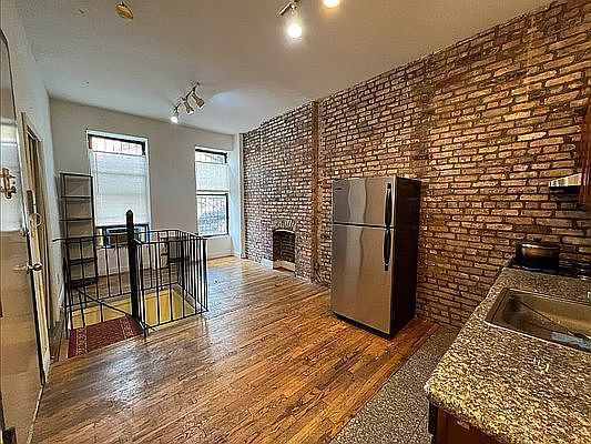3rd image of 346 Gates Ave #101