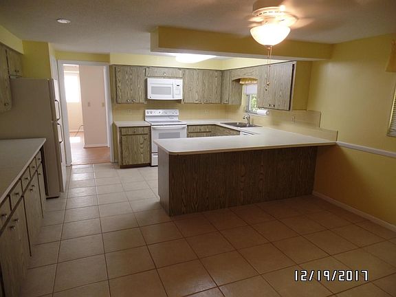 5th image of 101 N Oxford Dr
